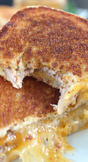 Tri Tip Grilled Cheese has sliced tri tip roast, two types of cheese and fried to perfection. #cheese #tritip #grilledcheese #sandwiches #sandwichideas #greatgrubdelicioustreats