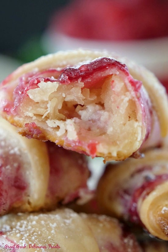These Raspberry Cream Cheese Bites are have a cheesecake filling and a delicious raspberry sauce all rolled up in pie crust then baked.