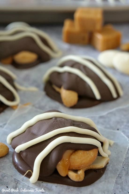 Chocolate Caramel Cashew Clusters are delicious candy clusters made with whole cashews, caramel and chocolate.