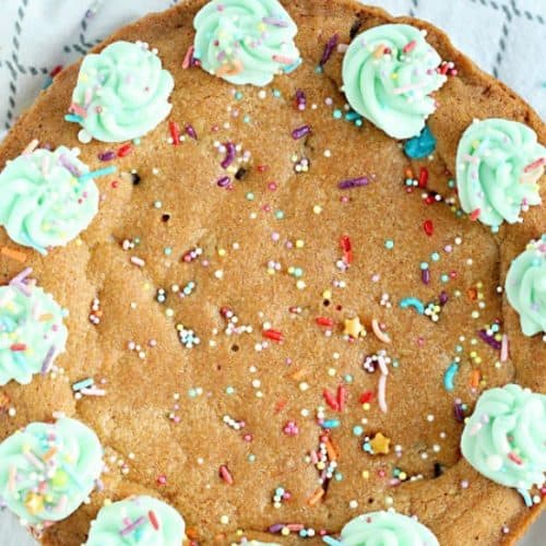 Chocolate Chip Cookie Cake - Great Grub, Delicious Treats
