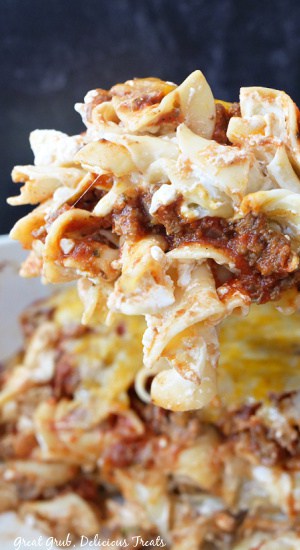 A close up of a spoonful of pasta bake.