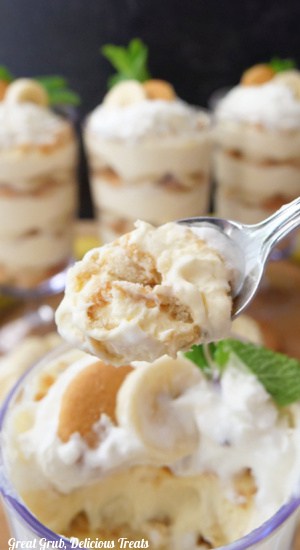 A close up of a spoonful of banana pudding.
