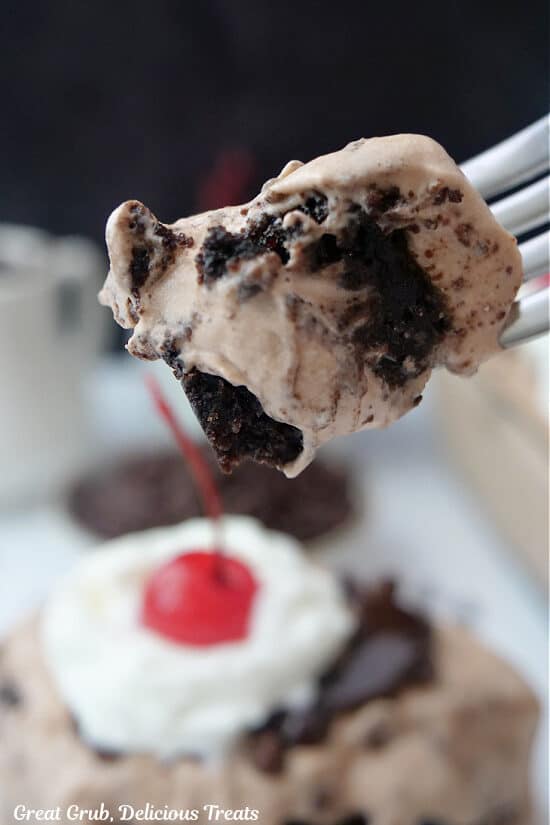 A bite of brownie and chocolate pudding on a fork.