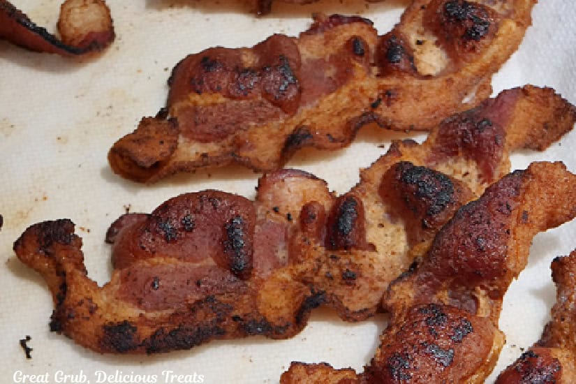 Strips of cooked bacon on paper towels.